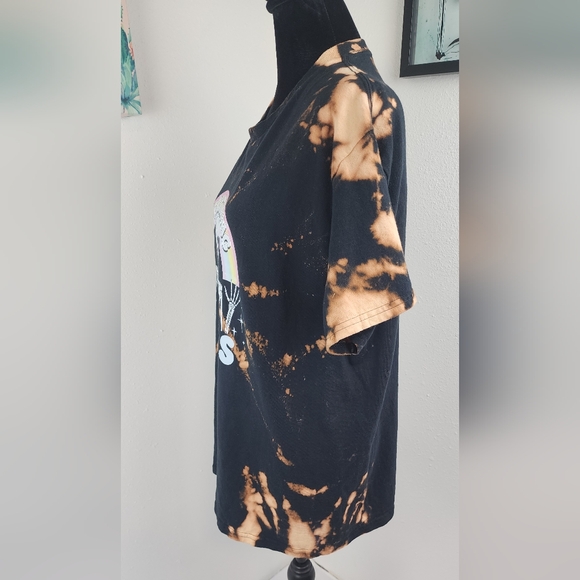 💀🌈 Gildan tie dye bleached black tee with skull raimbow unisex vinyl - Picture 9 of 10